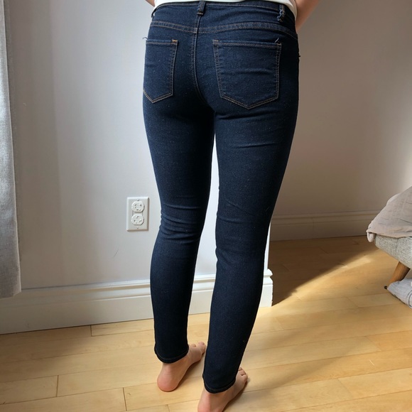 🌹2/$15🌹F21 ankle cut Jeans - Picture 2 of 2